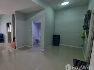 For rent 4 bed townhouse in Krathum Baen, Samut Sakhon