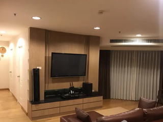 For rent 3 Beds condo in Huai Khwang, Bangkok