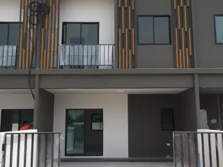 For sale 3 Beds townhouse in Pluak Daeng, Rayong