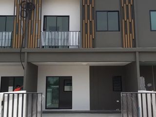 For sale 3 bed townhouse in Pluak Daeng, Rayong