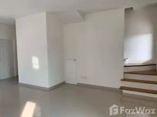 For sale 3 Beds townhouse in Pluak Daeng, Rayong