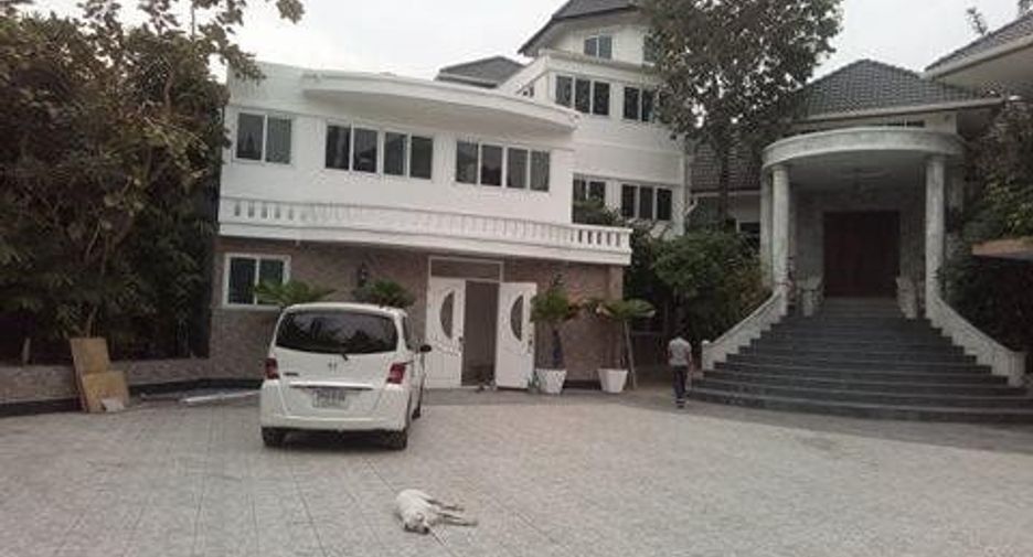 For sale 19 bed villa in Khlong Luang, Pathum Thani