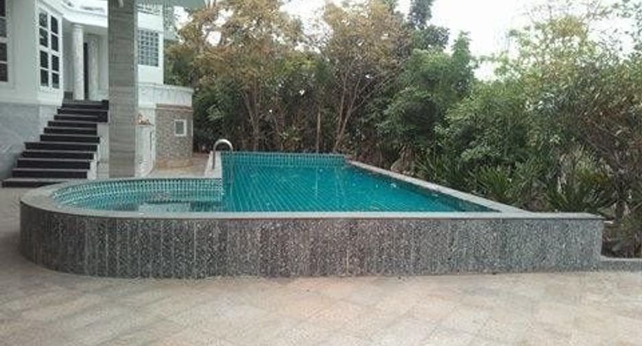 For sale 19 bed villa in Khlong Luang, Pathum Thani