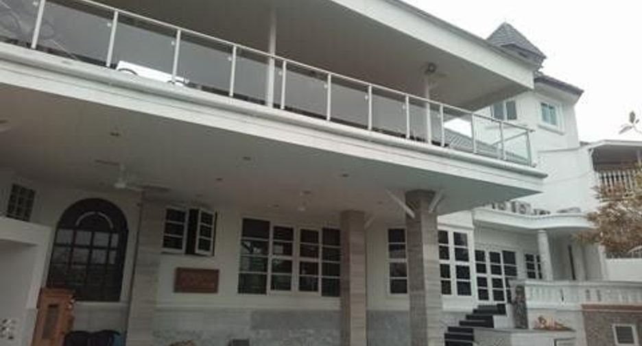 For sale 19 bed villa in Khlong Luang, Pathum Thani