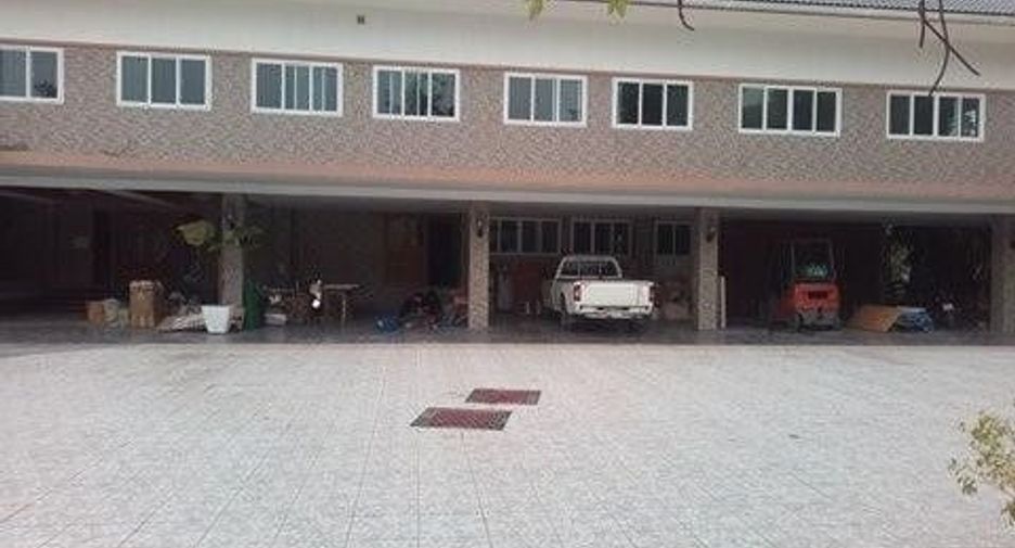 For sale 19 bed villa in Khlong Luang, Pathum Thani