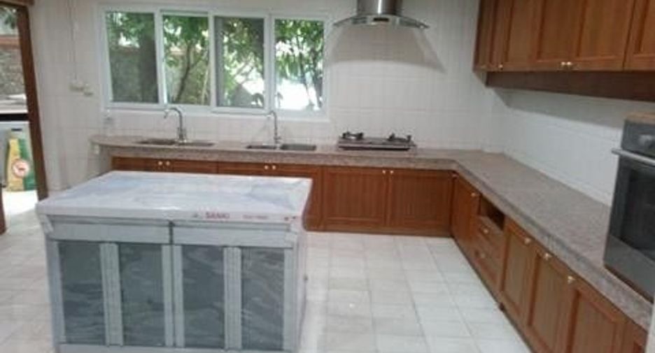 For sale 19 bed villa in Khlong Luang, Pathum Thani