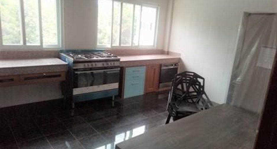For sale 19 bed villa in Khlong Luang, Pathum Thani