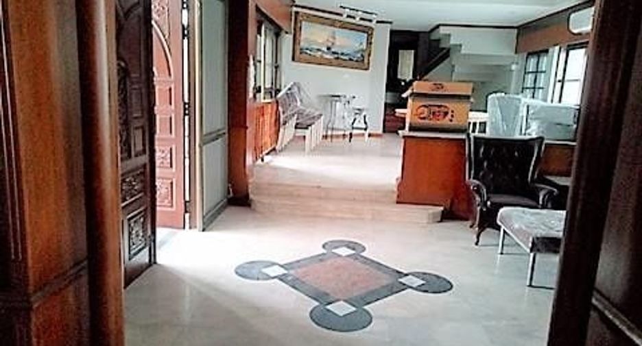 For sale 19 bed villa in Khlong Luang, Pathum Thani