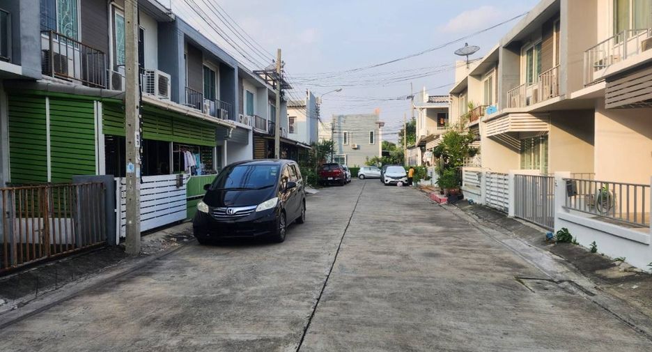 For sale 3 bed townhouse in Pak Kret, Nonthaburi