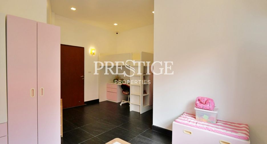 À vendre et à louer 4 chambres maison à Sattahip, Chonburi