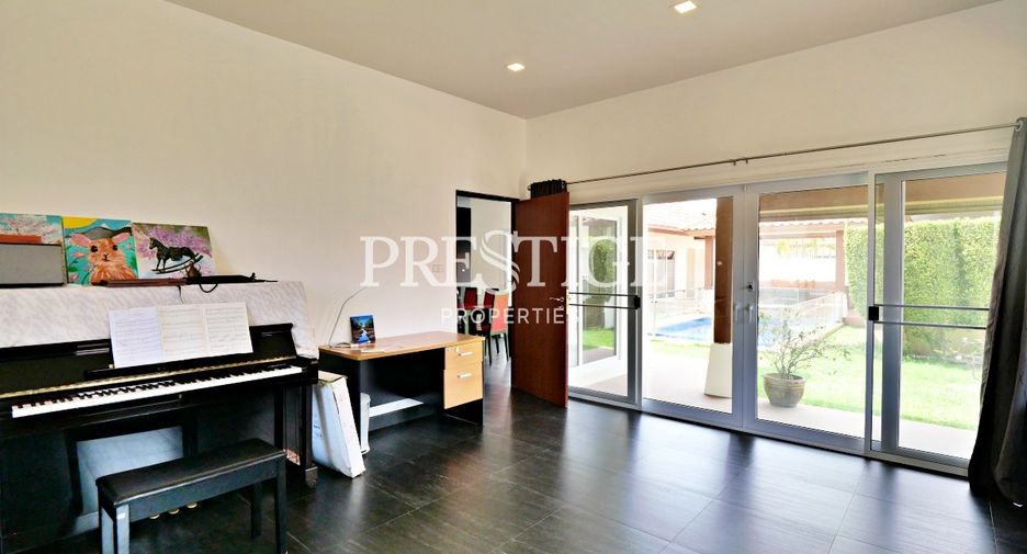 À vendre et à louer 4 chambres maison à Sattahip, Chonburi
