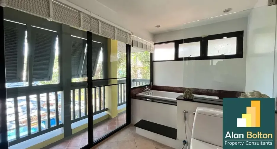 For rent and for sale 4 bedrooms house in Bang Lamung, Chonburi