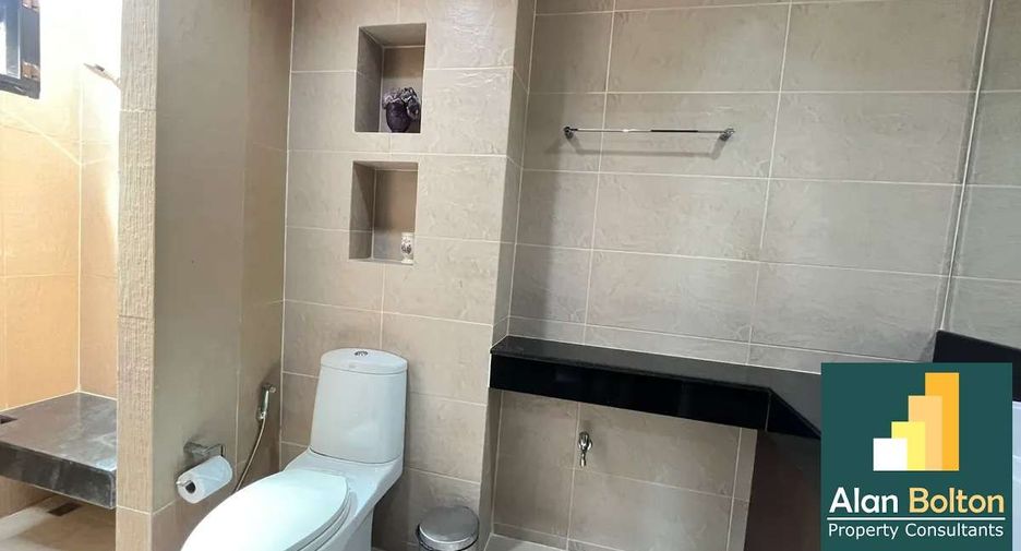 For rent and for sale 4 bedrooms house in Bang Lamung, Chonburi