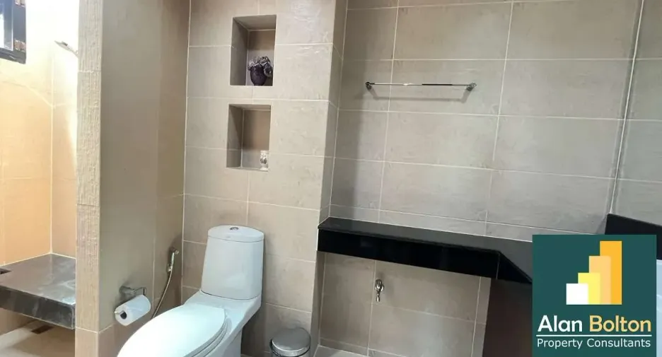 For rent and for sale 4 bedrooms house in Bang Lamung, Chonburi