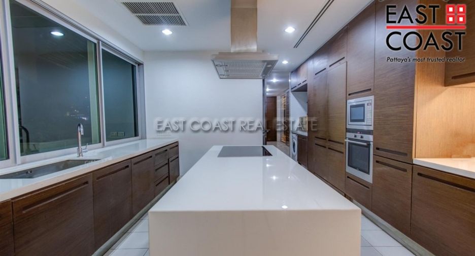For sale 4 bedrooms condo in Central Pattaya, Pattaya