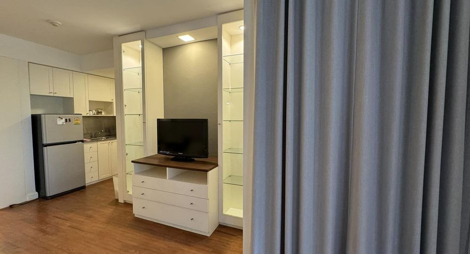 For sale 2 Beds condo in Dusit, Bangkok