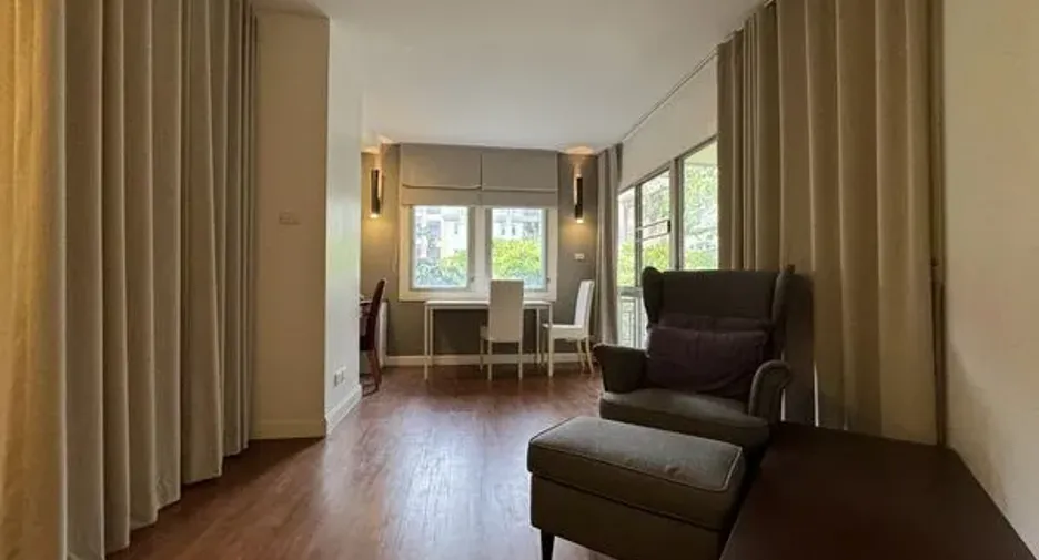 For sale 2 Beds condo in Dusit, Bangkok