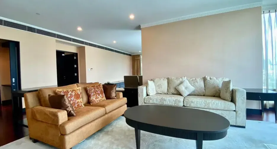 Wohnung zur Miete mit 4 Zimmer in Pathum Wan, Bangkok