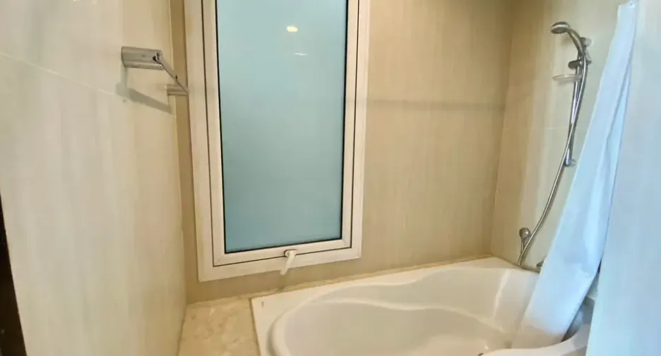 Wohnung zur Miete mit 4 Zimmer in Pathum Wan, Bangkok
