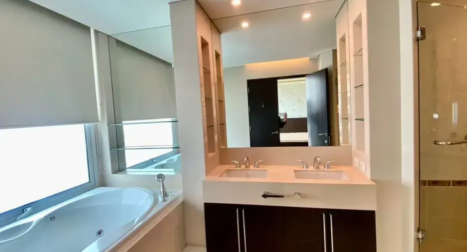 Wohnung zur Miete mit 4 Zimmer in Pathum Wan, Bangkok