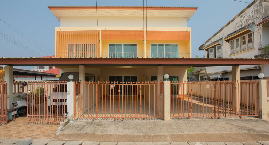 For sale 2 bed townhouse in Mueang Phrae, Phrae