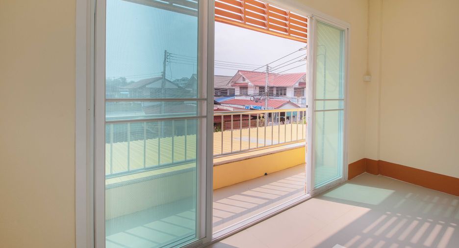 For sale 2 bed townhouse in Mueang Phrae, Phrae