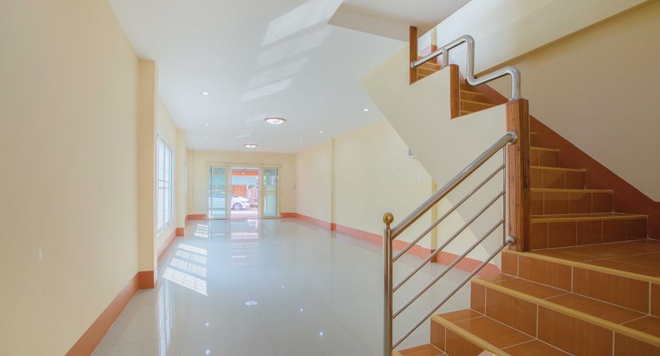 For sale 2 bed townhouse in Mueang Phrae, Phrae