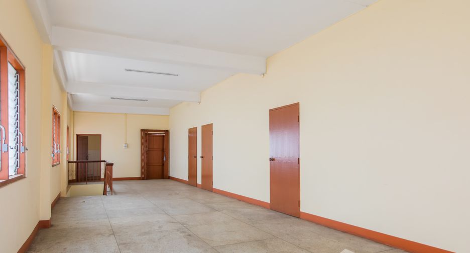 For sale 3 bed townhouse in Mueang Phrae, Phrae