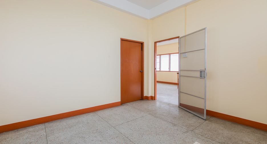 For sale 3 bed townhouse in Mueang Phrae, Phrae