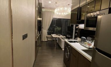 For sale 2 bed condo in Watthana, Bangkok