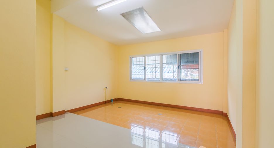 For sale 2 bed townhouse in Den Chai, Phrae