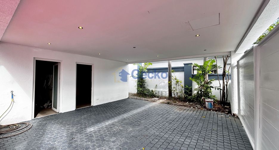 For rent そして for sale 4 ベッドルーム house in Bang Lamung, Chonburi