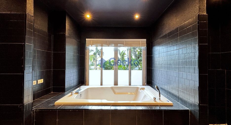 For rent そして for sale 4 ベッドルーム house in Bang Lamung, Chonburi