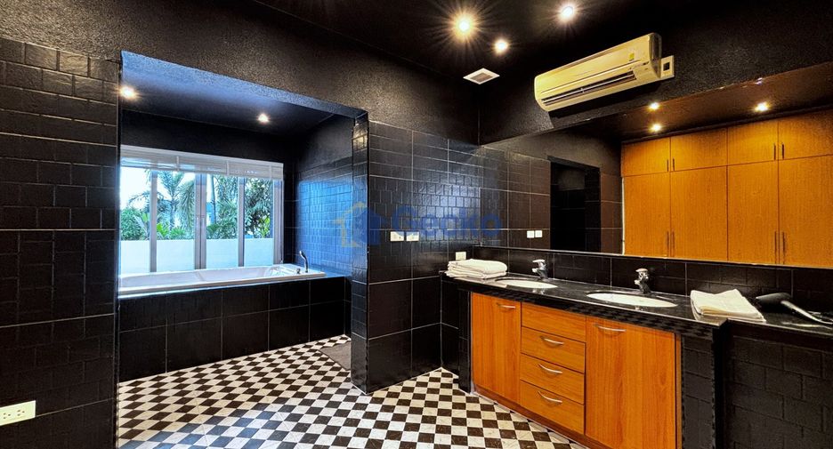 For rent そして for sale 4 ベッドルーム house in Bang Lamung, Chonburi