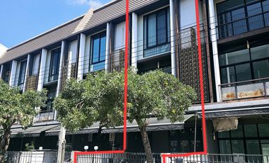 For sale 4 bed townhouse in Mueang Nonthaburi, Nonthaburi