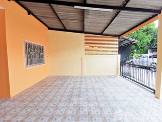 For sale 2 bed townhouse in Ban Bueng, Chonburi