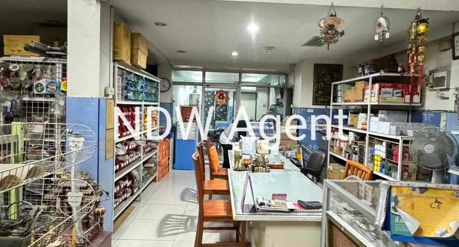 For sale 4 bed townhouse in Phan Thong, Chonburi