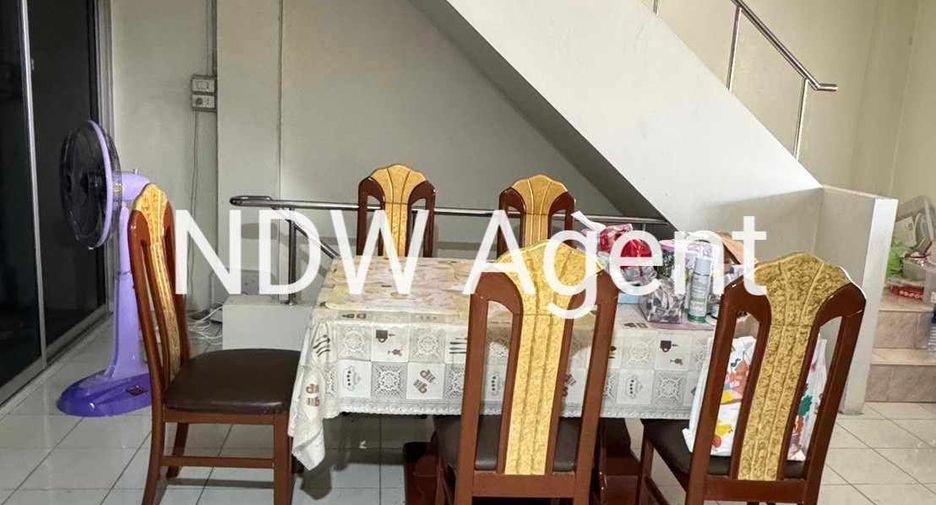 For sale 4 bed townhouse in Phan Thong, Chonburi