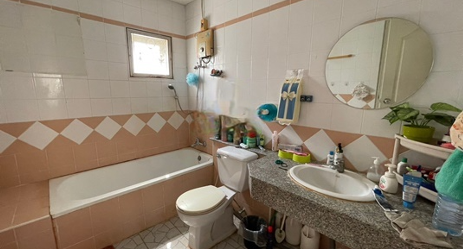 For sale 3 bed house in Lam Luk Ka, Pathum Thani