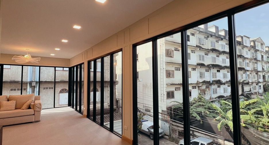 For sale 4 Beds townhouse in Mueang Nonthaburi, Nonthaburi