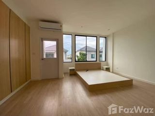 For sale 4 Beds townhouse in Lam Luk Ka, Pathum Thani