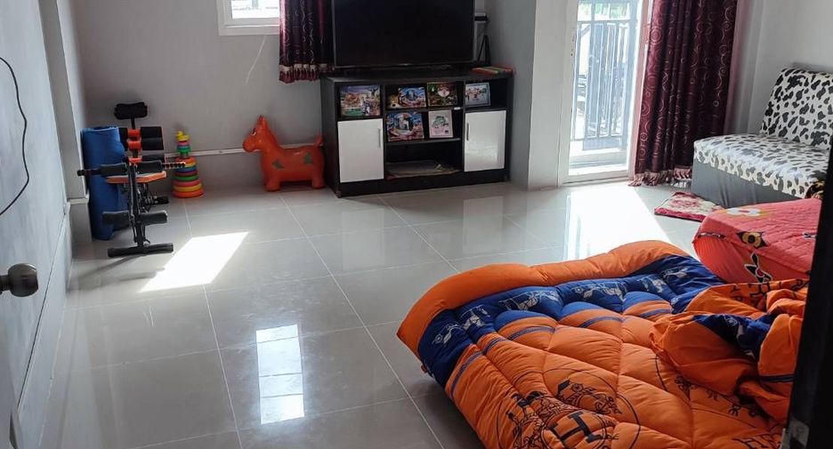 For sale 2 bed townhouse in Si Maha Phot, Prachin Buri