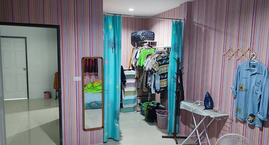 For sale 2 bed townhouse in Si Maha Phot, Prachin Buri