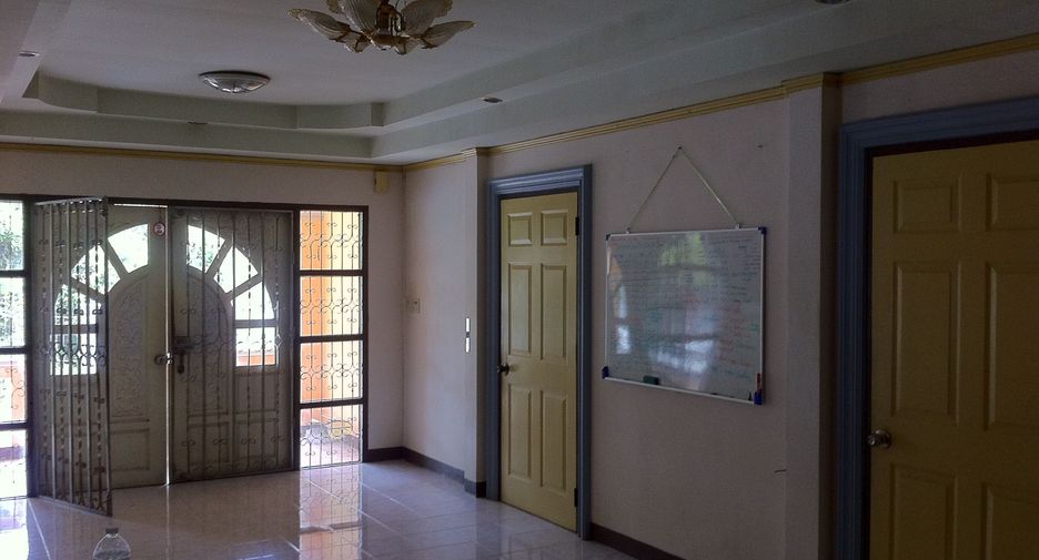 For sale 3 bed house in Mueang Ubon Ratchathani, Ubon Ratchathani Hipflat