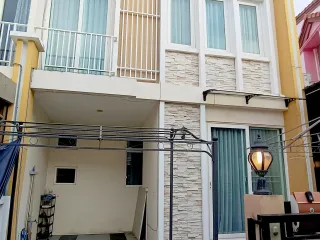 For sale 4 bed townhouse in Mueang Samut Sakhon, Samut Sakhon
