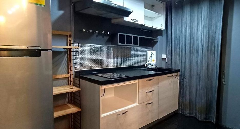 For sale 4 bed townhouse in Mueang Samut Sakhon, Samut Sakhon