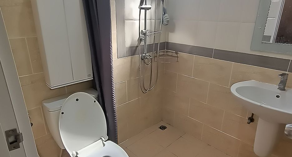 For sale 4 bed townhouse in Mueang Samut Sakhon, Samut Sakhon