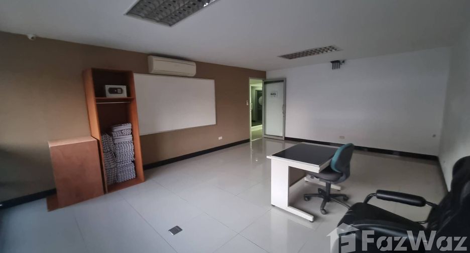 For sale 4 bed office in Mueang Chiang Rai, Chiang Rai