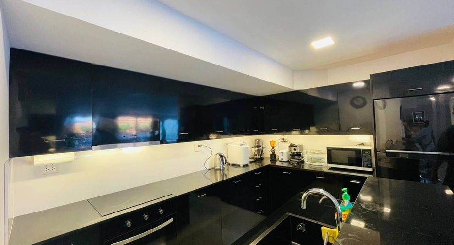 For sale 4 bed office in Mueang Chiang Rai, Chiang Rai