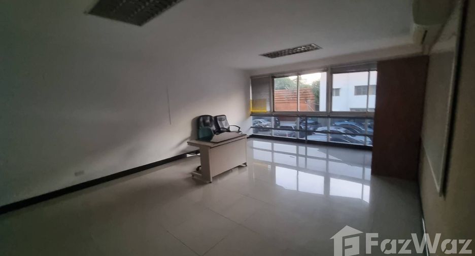 For sale 4 bed office in Mueang Chiang Rai, Chiang Rai